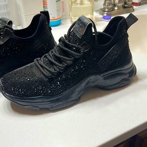 Steve Madden Maxima-r sneaker NWT